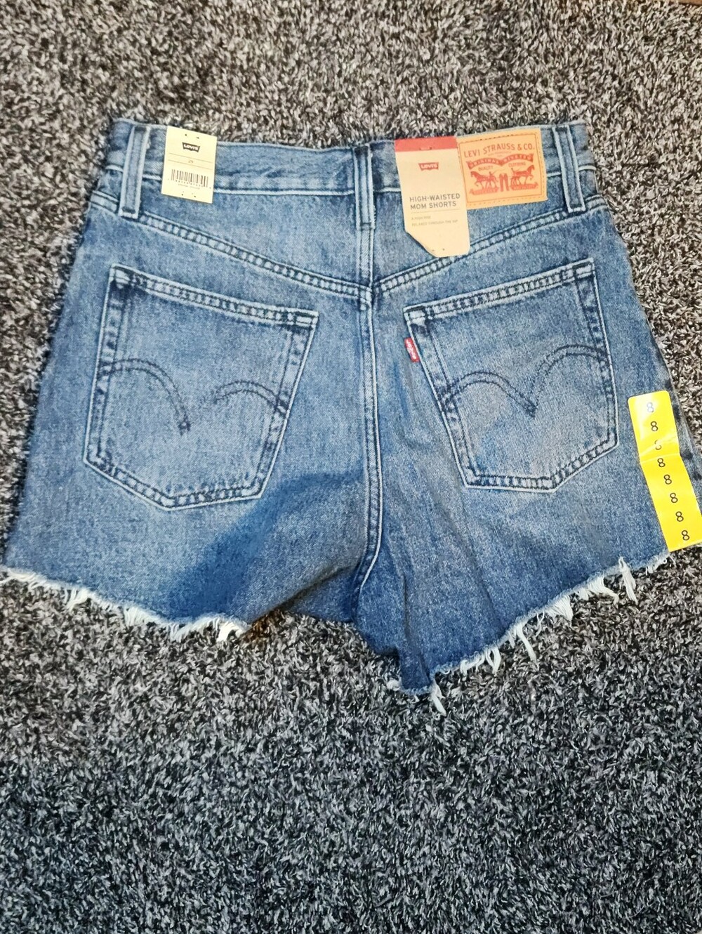 Levi's Light Blue Frayed Hem Denim High-Wasted Mom Shorts Size 29 - Picture 2 of 5